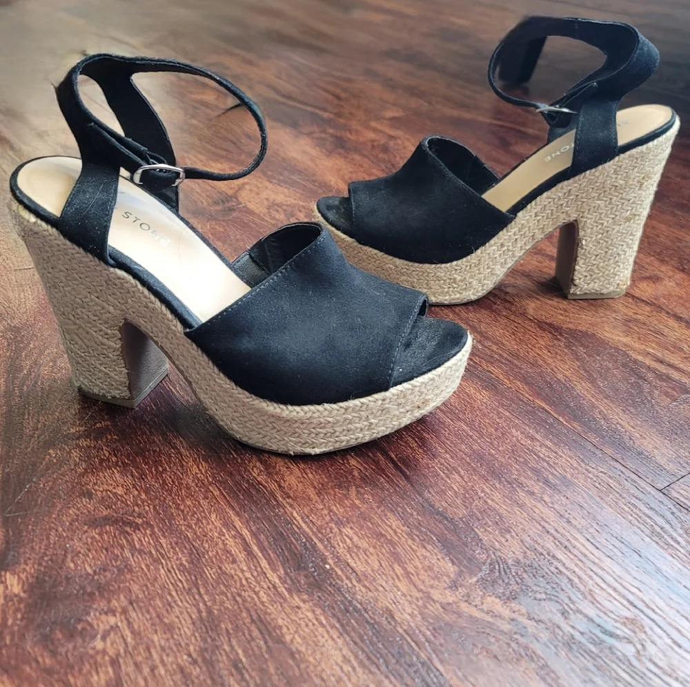 EUC Sun + Stone Fey Black Platform Faux Suede Sandals with Ankle Strap